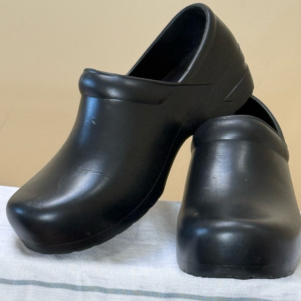 Black Minimalist Clogs with Waterproof Finish